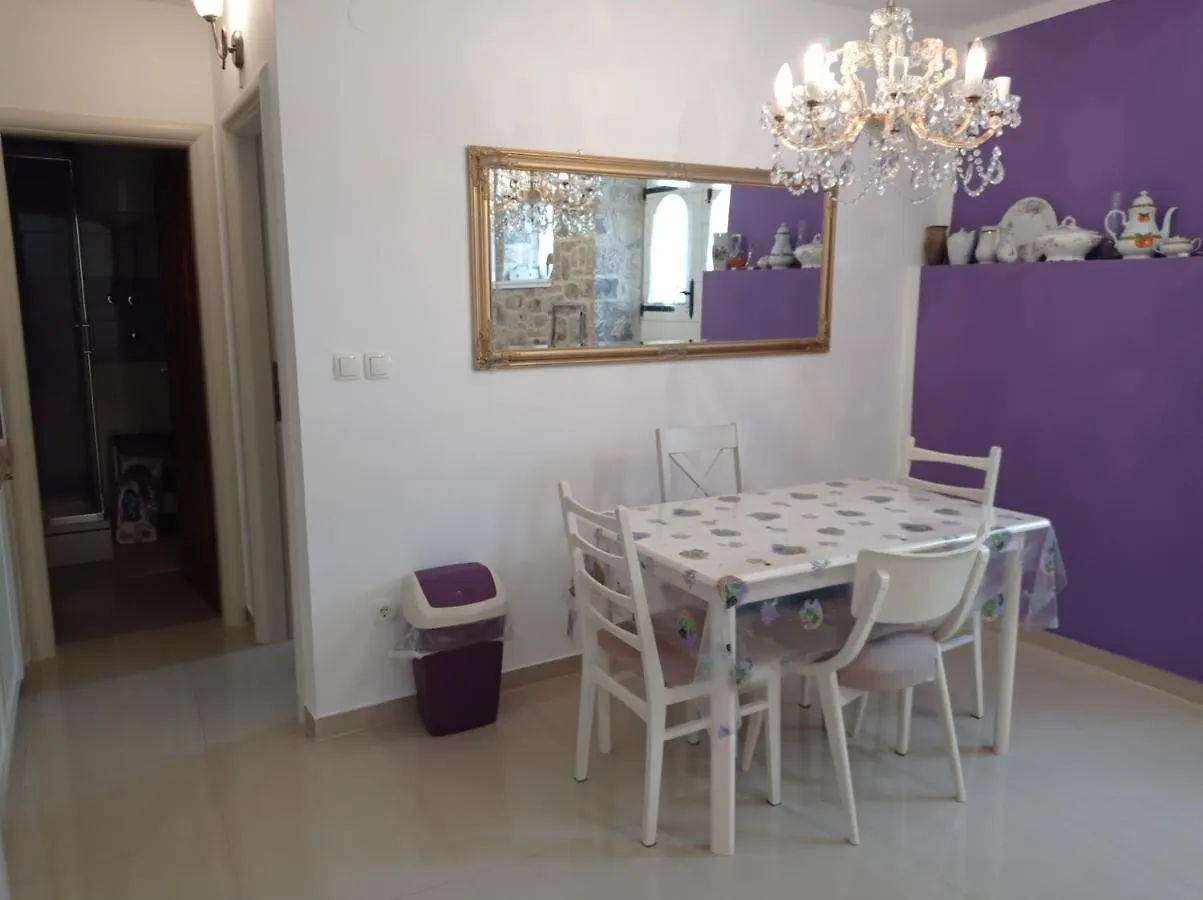 Two Rustikal Apartments In Vila 