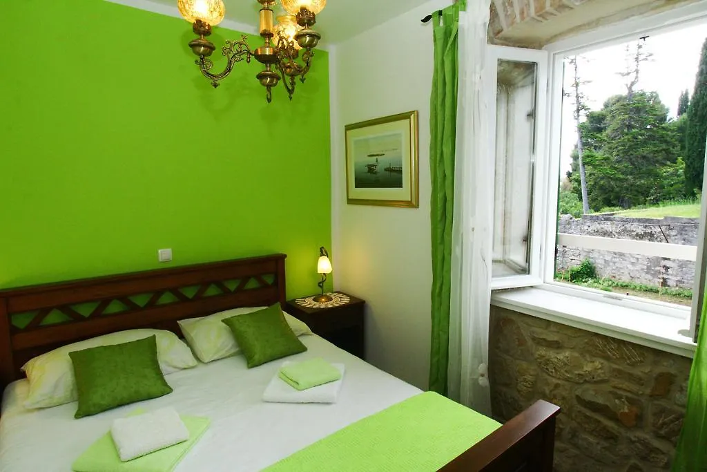 Two Rustikal Apartments In Vila 