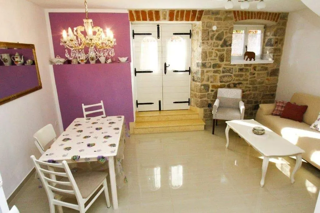 Two Rustikal Apartments In Vila 