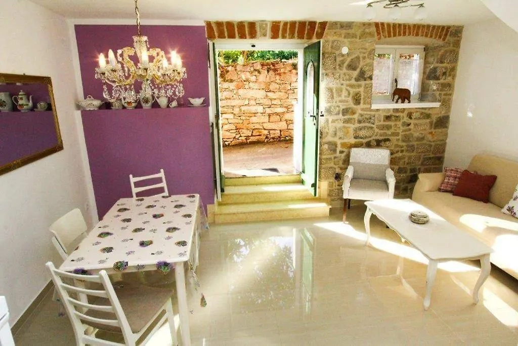 Two Rustikal Apartments In Vila 
