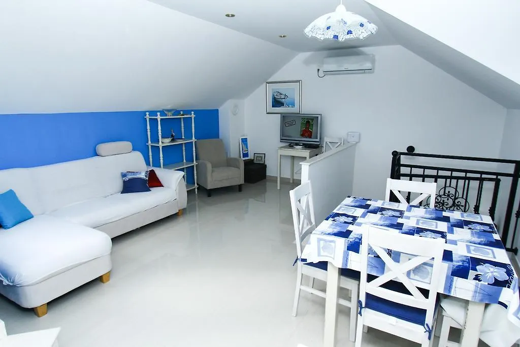Two Rustikal Apartments In Vila 